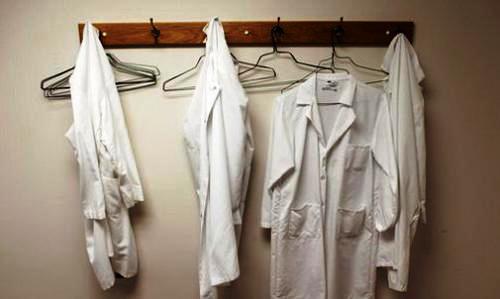 O poveste spusa Lean – Doamne dragute in halate albe