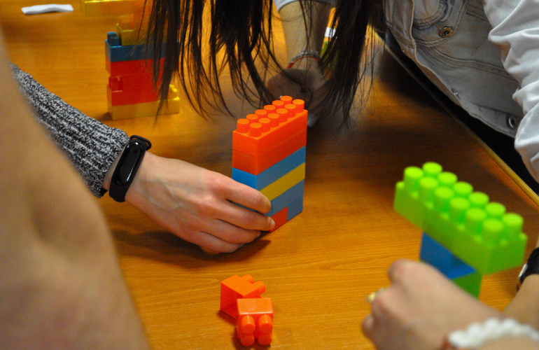 Ultimele înscrieri pentru studenți și profesori în cel mai complex program de educație